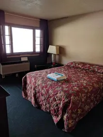 Model Motel - Image 2
