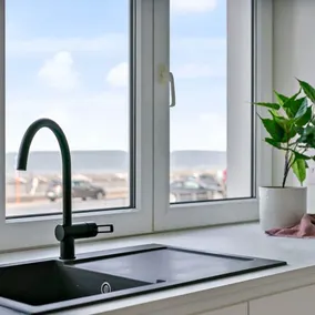 Stylishly refurbished family apartment with stunning sea view - Image 4