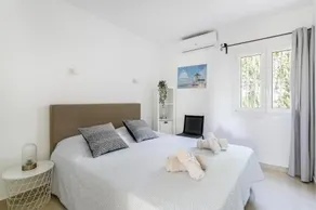 Échappée ensoleillée à Moraira dans une villa pour 8 - Image 3