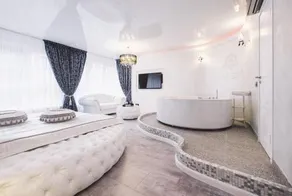 Supreme Jacuzzi Apartment - Image 4