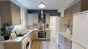 Queen House - Image 3
