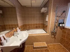 Treasure Island Motel - Renwu - Image 3