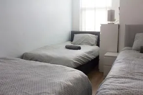 Beautiful 4-bed House in Bootle - Image 2
