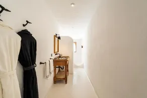 The White Lodge - Image 4