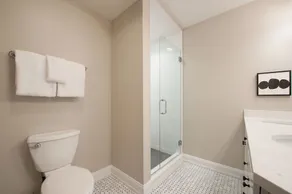Deluxe Wicker Park Suites by Sonder - Image 5
