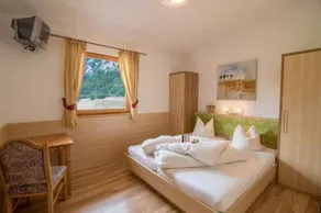 Double room, shower, toilet, lake view - Image 5