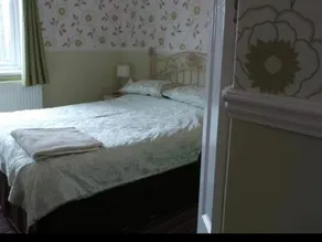 Aristocrat Guest House - Image 4
