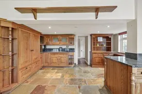 6 Bed Countryside Mansion With Tennis Court & Swimming Pool with Parking - Image 2