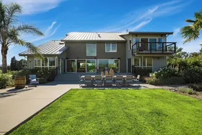 Coplan Vineyards by Avantstay 10-acre Estate w/ Pool, Spa, Bocce & Designer Interiors - Image 5