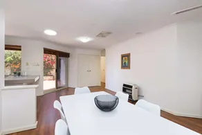 Pleasant 3 Bedroom House With Garden Close to CBD - Image 5