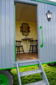 Shrublands Farm Shepherd's Hut - Image 5
