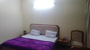 Harman Hotel And Restaurant - Image 4