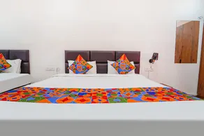 V Hotel - Image 3