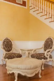 Red Velvet Inn - Image 3