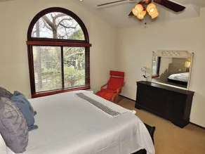 Belmont Heights Retreat - Image 4