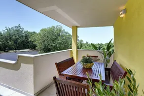 Apartment With Modern Decor and Spacious Garden, 3 km From the Beach - Image 5