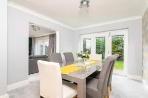 Pass the Keys | Spacious, modern & tasteful townhouse for up to 8! - Image 4