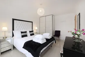 Luxurious & Spacious 3BR House with a Hot Tub - Image 3