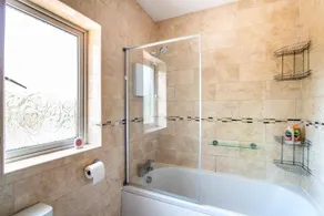 Harmony House- Impeccable 4-Bed in Derby - Image 4
