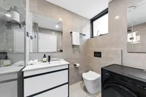 modern 3 bedroom townhous in Ashfield - Image 2