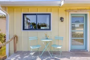 Vintage Beach House - Image 2