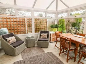 The Cottage, Marian-glas - Image 3