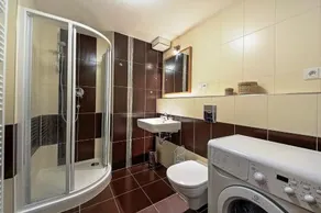 Hluboka Apartment - Image 2