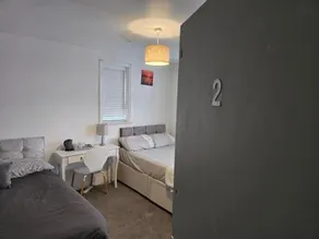 Elsham Gardens Rooms - Image 2