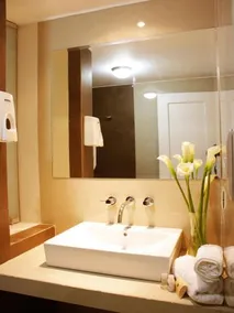 Victoria's Suite Hotel - Image 2