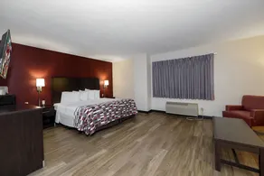 Red Roof Inn Holton - Image 5