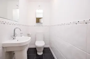 The Boulevard - Stunning 3 Bedroom Apartment With Free Parking - Image 5