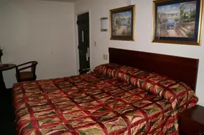American Inn & Suites - Image 2