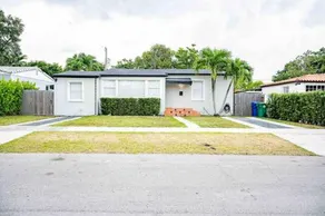 Coral Gables Home w/ Heated Salt Water Pool - Image 4