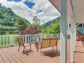 New Listing Beautiful Riverfront Home on the Umpqua River W/private Dock & World Class Fishing - Image 4