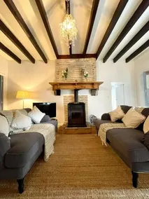 Gorgeous 5 Bed French Farmhouse - Image 3