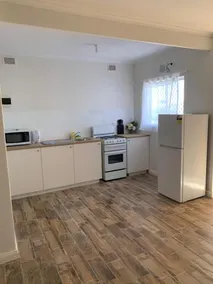 Adelaide Holiday Apartment - Image 5