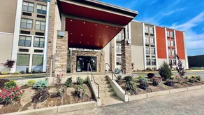 Comfort Inn & Suites - Image 3