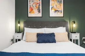 Glevum Lodge - 2BDRM Town Centre Apartment with open plan living area & walk in shower - Image 5