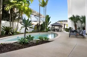 Paradise on the Water Luxurious 3brm Apartment - Image 3