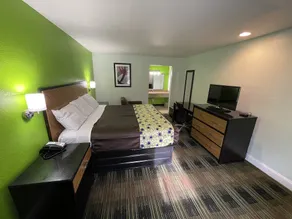 Econo Lodge Near Chesapeake Square - Image 3