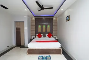 Hotel Tr Palace By OYO Rooms - Image 2
