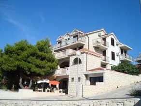 Villa Adagio Apartments - Image 3