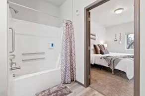 Full ADA Unit 2 Bed 2 Bath Unit Near Downtown - Image 3