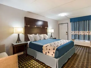 Red Carpet Inn - Image 2