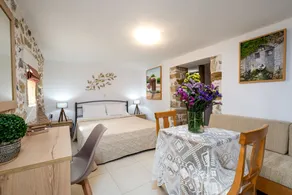 Vivian's cosy house! - Image 3