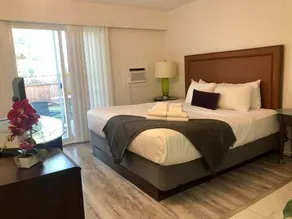 Colonial Motel - Image 3