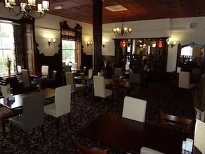 The Queen Hotel - Image 4