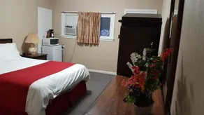 Shamrock Motel - Image 3