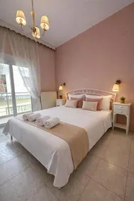 Vintage Home - Image 2