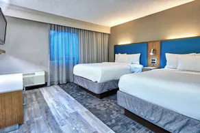 Courtyard by Marriott Hampton - Image 4